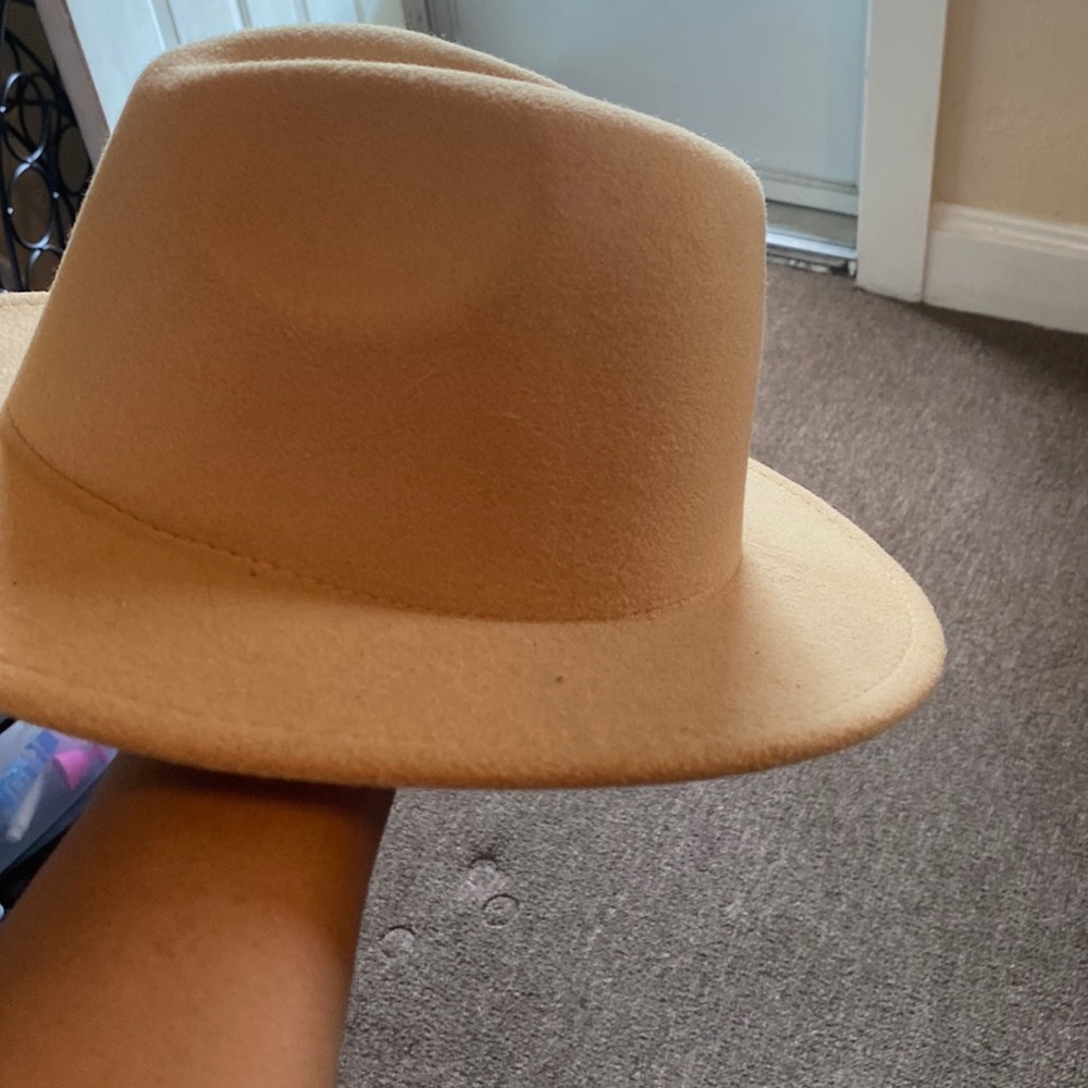 Tan hat